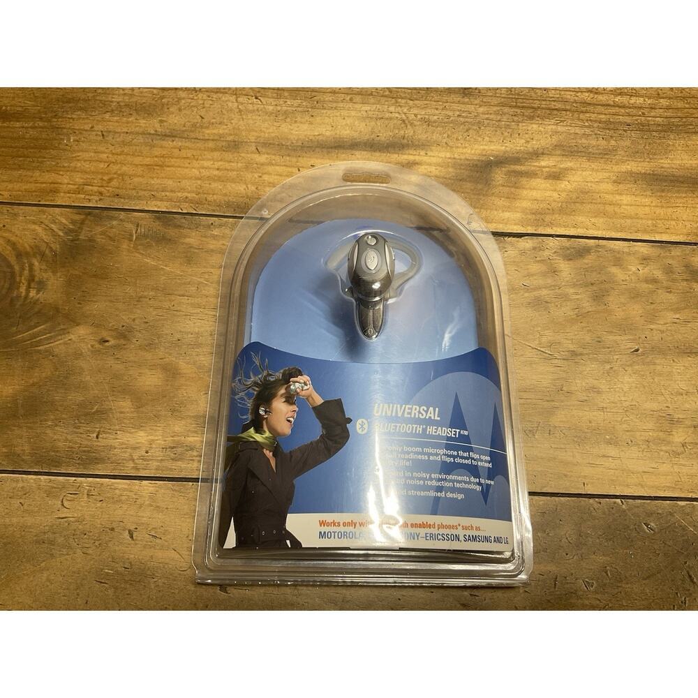 ~ MOTOROLA H700 Universal Cell Phone Bluetooth Headset - New Open Box